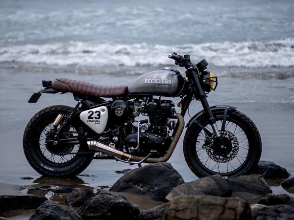 നീണ്ടുനിവര്‍ന്ന് ഒരു ബുള്ളറ്റ്; ഇതാണ് പുതിയ ബ്ലാക്ഔട്ട്!