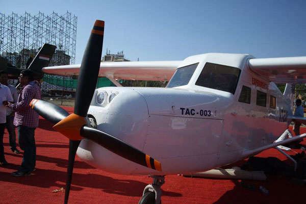 വീടിന്റെ ടെറസില്‍ നിന്നും വിമാനം നിര്‍മ്മിച്ച് മുംബൈ സ്വദേശി; പൂര്‍ണ പിന്തുണ അര്‍പ്പിച്ചു സർക്കാർ