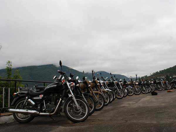 ബുള്ളറ്റും ഡ്യൂക്കും തമ്മില്‍ വടംവലി; ആരു ജയിക്കും?