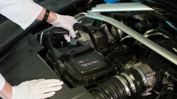 കാറില്‍ എഞ്ചിന്‍ ഓയില്‍ ഒഴിച്ചത് കൂടിപ്പോയാല്‍; പ്രശ്‌നങ്ങളും പരിഹാരങ്ങളും