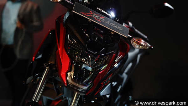 കമ്മ്യൂട്ടര്‍ ബൈക്ക് എന്ന് പേര്, എന്നാല്‍ പ്രീമിയം ഫീച്ചറുകളും; ഇതാണ് പുതിയ ഹോണ്ട എക്‌സ്-ബ്ലേഡ്