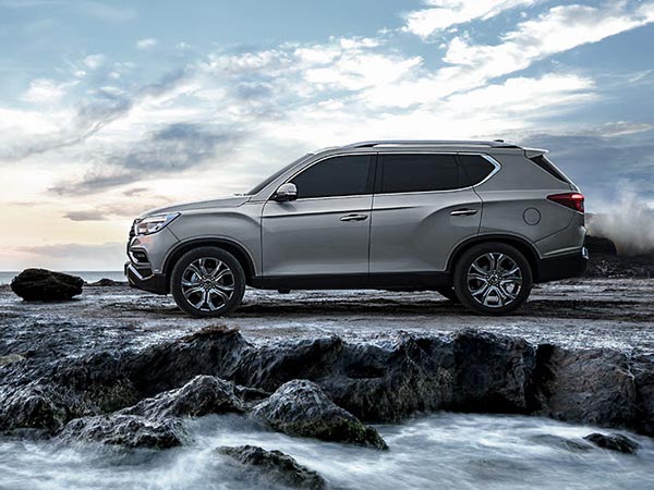 ഫോര്‍ച്യൂണറിനും എന്‍ഡവറിനും എതിരെ XUV700; ഫ്‌ളാഗ്ഷിപ്പ് എസ്‌യുവിയുടെ ടീസര്‍ മഹീന്ദ്ര പുറത്തുവിട്ടു