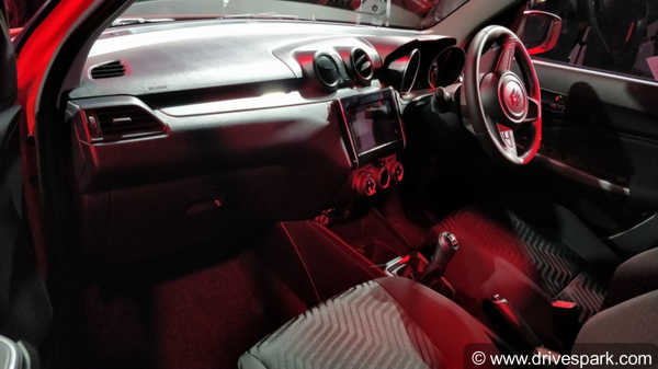 മാരുതി സ്വിഫ്റ്റ് എത്തിയത് 'തലകുത്തനെ'; വില 4.99 ലക്ഷം രൂപ മുതല്‍