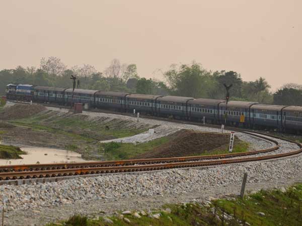 മണിക്കൂറുകള്‍ കാത്തുകിടന്നാലും ട്രെയിന്‍ എഞ്ചിന്‍ നിര്‍ത്താത്തിന് കാരണം