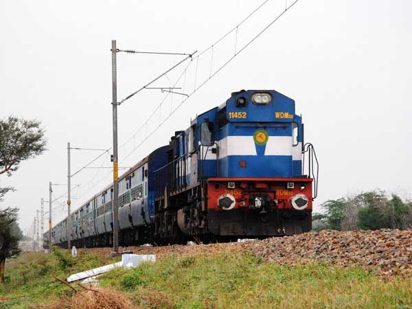12,000 കുതിരശക്തി; ഇതാണ് ഇന്ത്യയുടെ ആദ്യ അതിവേഗ ഇലക്ട്രിക് 'സൂപ്പര്‍ ട്രെയിന്‍'