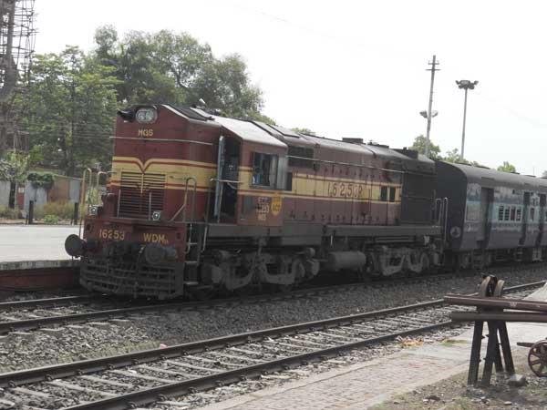 12,000 കുതിരശക്തി; ഇതാണ് ഇന്ത്യയുടെ ആദ്യ അതിവേഗ ഇലക്ട്രിക് 'സൂപ്പര്‍ ട്രെയിന്‍'