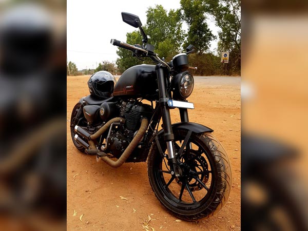 നീണ്ടുനിവര്‍ന്ന് ഒരു ബുള്ളറ്റ്; ഇതാണ് പുതിയ ബ്ലാക്ഔട്ട്!