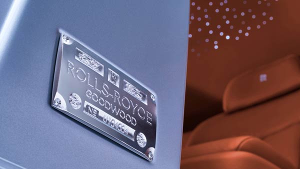 ഒഴുകിയിറങ്ങുന്ന ആഢംബരം; എട്ടാം തലമുറ റോള്‍സ് റോയ്‌സ് ഫാന്റം ഇന്ത്യയില്‍, വില 9.5 കോടി രൂപ മുതൽ