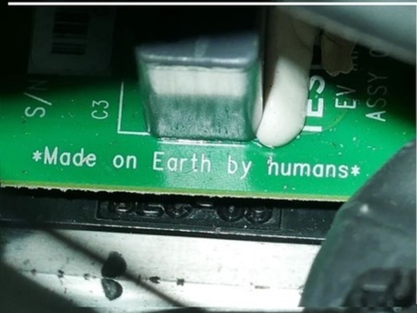 ഇലോണ്‍ മസ്‌ക് തൊടുത്തു വിട്ട കാര്‍ ഭൂമിയില്‍ വന്നു പതിക്കുമെന്ന് മുന്നറിയിപ്പ്