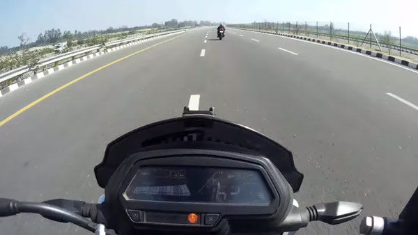 പുതിയ ടിവിഎസ് അപാച്ചെയോട് കൊമ്പുകോര്‍ത്ത് ബജാജ് ഡോമിനാര്‍; ആര് ജയിക്കും?