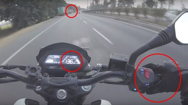 മിന്നായം പോലെ റോഡില്‍ യാത്രക്കാരന്‍; തലനാരിഴയ്ക്ക് രക്ഷപ്പെട്ട് ഡോമിനാര്‍ റൈഡര്‍ — വീഡിയോ