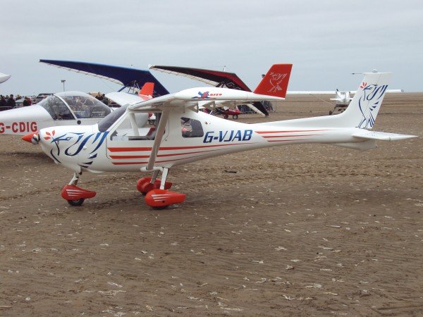 വീടിന്റെ ടെറസില്‍ നിന്നും വിമാനം നിര്‍മ്മിച്ച് മുംബൈ സ്വദേശി; പൂര്‍ണ പിന്തുണ അര്‍പ്പിച്ചു സർക്കാർ