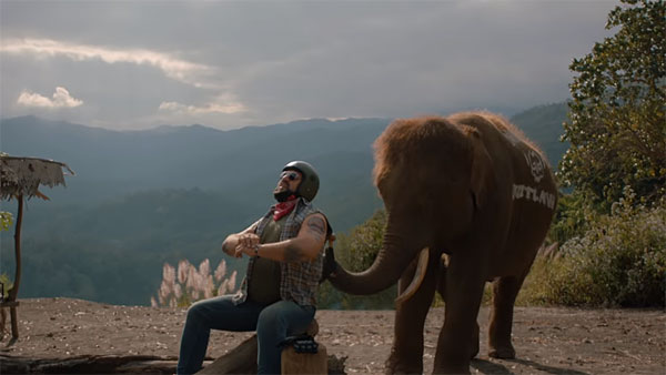 നിര്‍ത്താന്‍ ബജാജിന് ഉദ്ദേശമില്ല; ബുള്ളറ്റ് ഉടമസ്ഥരെ കൊട്ടി പുതിയ ഡോമിനാര്‍ പരസ്യം