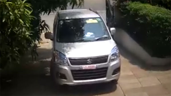 ഹാന്‍ഡ്‌ബ്രേക്ക് ഇടാന്‍ മറന്നു; നാടിനെ മുള്‍മുനയില്‍ നിര്‍ത്തി ഒരു കാര്‍