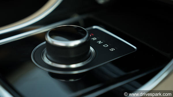 ജാഗ്വാറിന്റെ കരുത്തന് മുഖമോ XE 20d? — റിവ്യൂ ജാഗ്വാറിന്റെ കരുത്തന് മുഖമോ XE 20d? — റിവ്യൂ