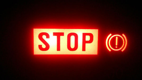 മാനുവല്‍ കാറില്‍ ബ്രേക്ക് ചെയ്യുമ്പോള്‍; ശരിയായ രീതി ഏത്?