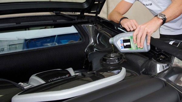 മിനറല്‍ എഞ്ചിന്‍ ഓയിലോ, സിന്തറ്റിക് എഞ്ചിന്‍ ഓയിലോ — കാറിന് ഏതാണ് നല്ലത്?