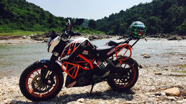 ഇറങ്ങിത്തിരിച്ചത് ഡ്യൂക്കില്‍ പുതിയ റെക്കോര്‍ഡ് കുറിക്കാന്‍; പക്ഷെ വഴിയില്‍ ബൈക്ക് കത്തി നശിച്ചു! 