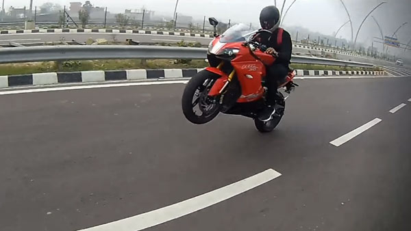 കെടിഎം RC 390 യ്ക്ക് മുന്നില്‍ പിടിച്ചു നില്‍ക്കാന്‍ ടിവിഎസ് അപാച്ചെ RR 310 ന് സാധിക്കുമോ?