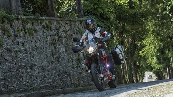 ഇറ്റലിയില്‍ നിന്നും ഒരു ബൈക്ക് ഇങ്ങോട്ട്; പ്രതീക്ഷ കാക്കുമോ എസ്ഡബ്ല്യുഎം സൂപ്പര്‍ഡ്യൂവല്‍ 600?