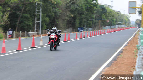പ്രതീക്ഷ കാക്കുന്നുണ്ടോ ടിവിഎസിന്റെ പുതിയ പടക്കുതിര? അപാച്ചെ RTR 160 4V റിവ്യു