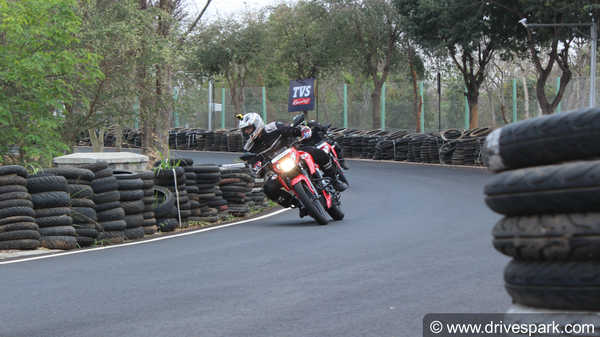 പ്രതീക്ഷ കാക്കുന്നുണ്ടോ ടിവിഎസിന്റെ പുതിയ പടക്കുതിര? അപാച്ചെ RTR 160 4V റിവ്യു