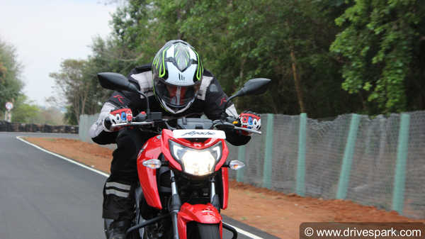 പ്രതീക്ഷ കാക്കുന്നുണ്ടോ ടിവിഎസിന്റെ പുതിയ പടക്കുതിര? അപാച്ചെ RTR 160 4V റിവ്യു