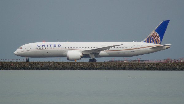 ഇരിക്കേണ്ടത് മണിക്കൂറുകള്‍; ഏറ്റവും ദൈര്‍ഘ്യമേറിയ വിമാന സര്‍വീസുകള്‍