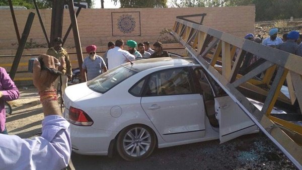 വീട്ടുവീഴ്ചയില്ലാത്ത സുരക്ഷ; വെന്റോയ്ക്ക് മേല്‍ ഭീമന്‍ തൂണ് മറിഞ്ഞിട്ടും യാത്രക്കാര്‍ സുരക്ഷിതര്‍!