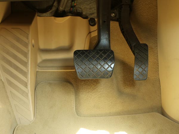 ഓട്ടോമാറ്റിക് കാറില്‍ എഞ്ചിന്‍ ബ്രേക്കിംഗ് — അറിഞ്ഞിരിക്കേണ്ട കാര്യങ്ങള്‍