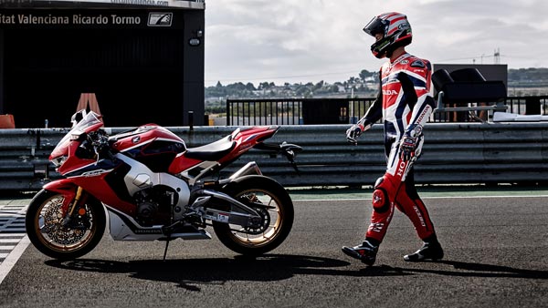 സൂപ്പര്‍ബൈക്കുകളുടെ വില കുത്തനെ കുറച്ച് ഹോണ്ട; രണ്ടര ലക്ഷം രൂപ വരെ വിലക്കുറവ്!