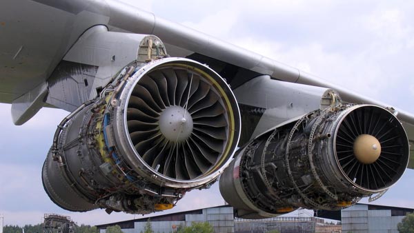 അറിയുമോ, വിമാനത്തില്‍ നിങ്ങള്‍ ശ്വസിക്കുന്നത് എഞ്ചിനില്‍ നിന്നുള്ള വായു!