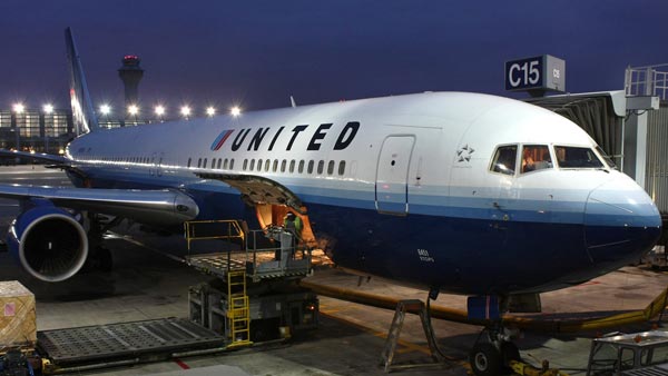 അറിയുമോ, വിമാനത്തില്‍ നിങ്ങള്‍ ശ്വസിക്കുന്നത് എഞ്ചിനില്‍ നിന്നുള്ള വായു!