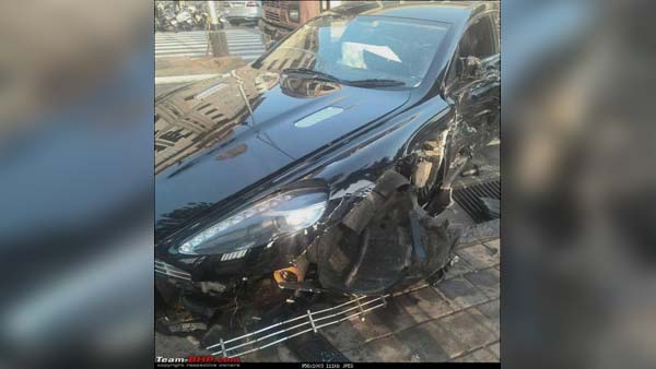 അപകടത്തില്‍ തകര്‍ന്നടിഞ്ഞ് ആസ്റ്റണ്‍ മാര്‍ട്ടിന്‍ റപ്പീഡ്