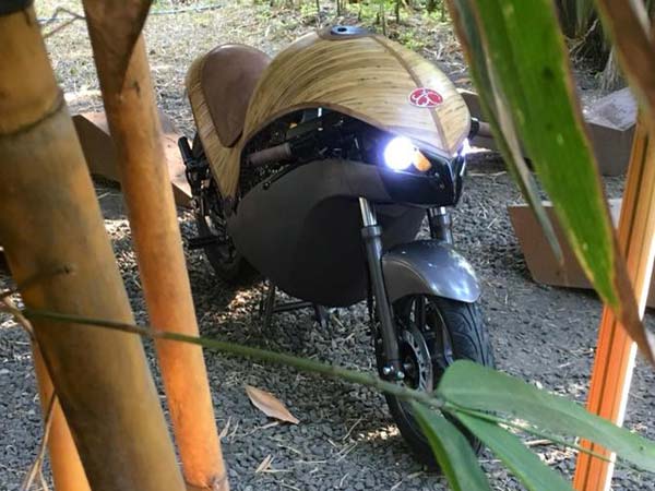 ഭാരം ആറര കിലോ, ബനാട്ടിയുടെ 'മുള ബൈക്കില്‍' അതിശയിച്ച് ലോകം