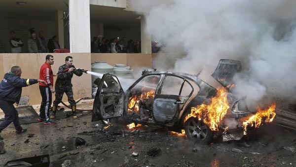 ഓടിക്കൊണ്ടിരുന്ന പുത്തന്‍ ഫോര്‍ഡ് എന്‍ഡവര്‍ കത്തിയമര്‍ന്നു; യാത്രക്കാര്‍ സുരക്ഷിതര്‍!