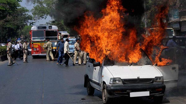 ഓടിക്കൊണ്ടിരുന്ന പുത്തന്‍ ഫോര്‍ഡ് എന്‍ഡവര്‍ കത്തിയമര്‍ന്നു; യാത്രക്കാര്‍ സുരക്ഷിതര്‍!