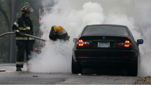 ഓടിക്കൊണ്ടിരുന്ന പുത്തന്‍ ഫോര്‍ഡ് എന്‍ഡവര്‍ കത്തിയമര്‍ന്നു; യാത്രക്കാര്‍ സുരക്ഷിതര്‍!