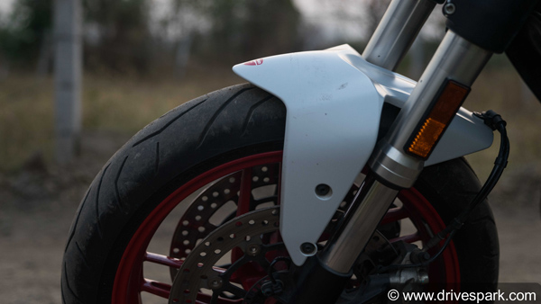 ഇറ്റാലിയന്‍ പെരുമയില്‍ ഡ്യുക്കാട്ടിയുടെ കുഞ്ഞന്‍ മോണ്‍സ്റ്റര്‍ 797 — റിവ്യു