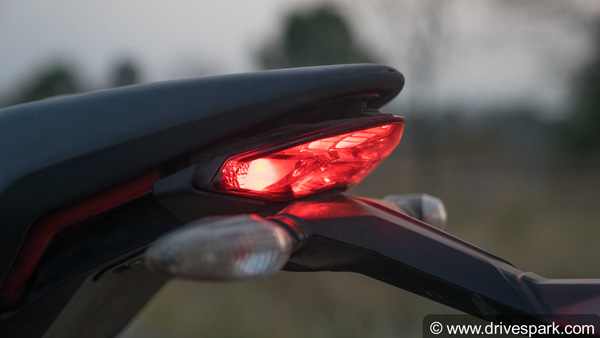 ഇറ്റാലിയന്‍ പെരുമയില്‍ ഡ്യുക്കാട്ടിയുടെ കുഞ്ഞന്‍ മോണ്‍സ്റ്റര്‍ 797 — റിവ്യു