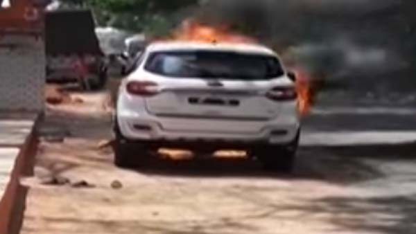 ഓടിക്കൊണ്ടിരുന്ന പുത്തന്‍ ഫോര്‍ഡ് എന്‍ഡവര്‍ കത്തിയമര്‍ന്നു; യാത്രക്കാര്‍ സുരക്ഷിതര്‍!