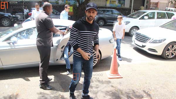 ഹൃത്വിക്കിന്റെ കറക്കം ഇനി ആസ്റ്റണ്‍ മാര്‍ട്ടിന്‍ റപ്പീഡ് എസില്‍!