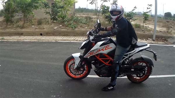 കെടിഎം ബൈക്കുകള്‍ തമ്മില്‍ മത്സരിച്ചാല്‍ ആരു ജയിക്കും?