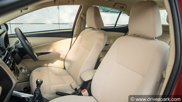 ഫീച്ചറുകള്‍ തിങ്ങിനിറഞ്ഞ്, എന്നാലും കേമനാണോ ടൊയോട്ട യാരിസ്? — റിവ്യു