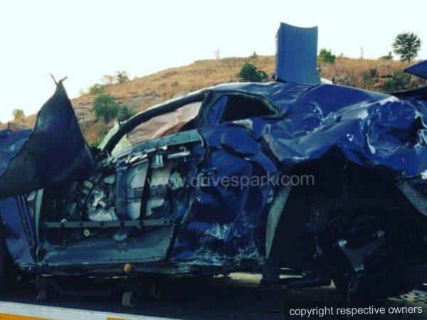 അപകടത്തില്‍ തകര്‍ന്നടിഞ്ഞ് ആസ്റ്റണ്‍ മാര്‍ട്ടിന്‍ റപ്പീഡ്