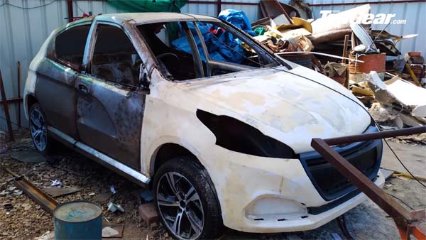 കണ്ടാല്‍ പറയുമോ ഇത് അംബാസഡര്‍ ആണെന്ന്? ആരെയും അത്ഭുതപ്പെടുത്തും ഈ രൂപമാറ്റം!