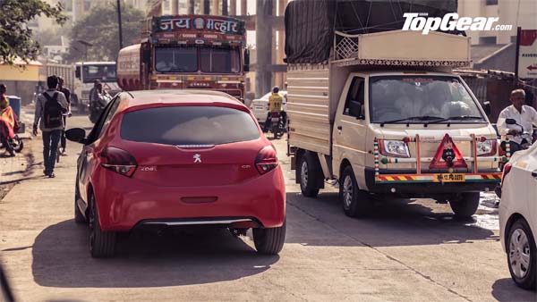 കണ്ടാല്‍ പറയുമോ ഇത് അംബാസഡര്‍ ആണെന്ന്? ആരെയും അത്ഭുതപ്പെടുത്തും ഈ രൂപമാറ്റം!