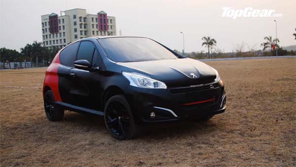 കണ്ടാല്‍ പറയുമോ ഇത് അംബാസഡര്‍ ആണെന്ന്? ആരെയും അത്ഭുതപ്പെടുത്തും ഈ രൂപമാറ്റം!