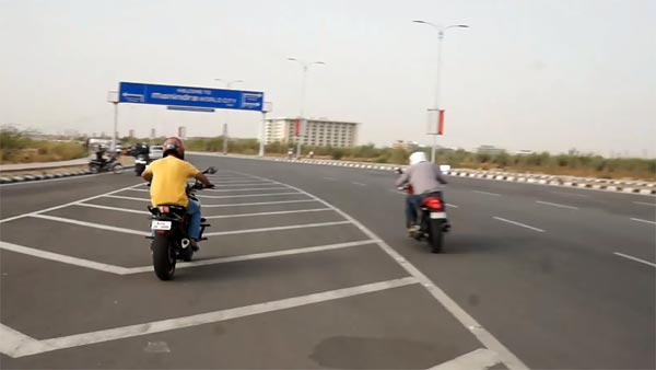 കെടിഎം 250 ഡ്യൂക്കിനോട് മഹീന്ദ്ര മോജോ മുഖാമുഖം ഏറ്റുമുട്ടിയപ്പോള്‍