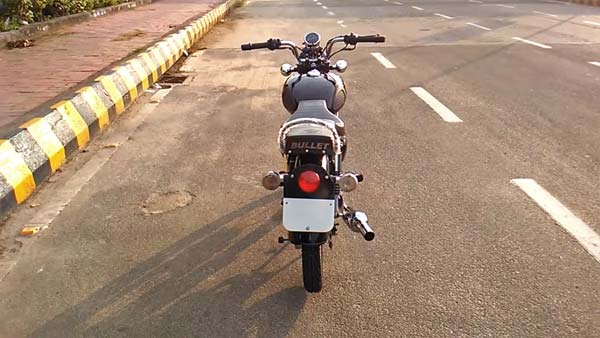 ബുള്ളറ്റിനെ അനുകരിച്ച് ഒരു 100 സിസി ബൈക്ക്